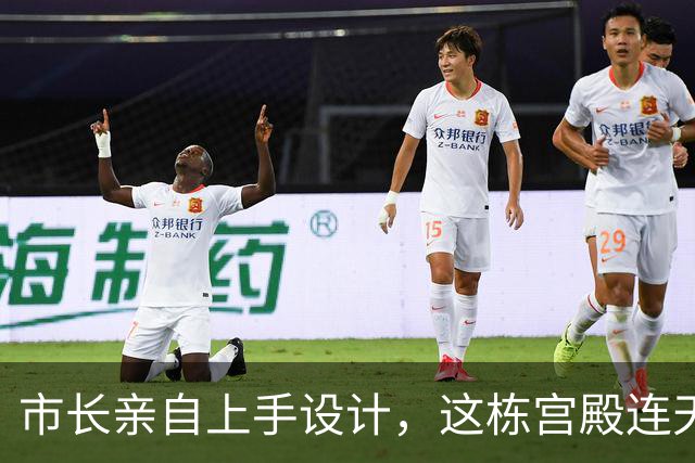 市长亲自上手设计，这栋宫殿连天花板都自己画